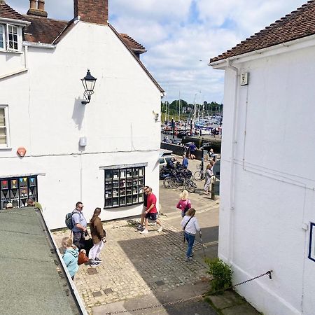 Stylish Cottage With Quay And River View Lymington Exterior photo