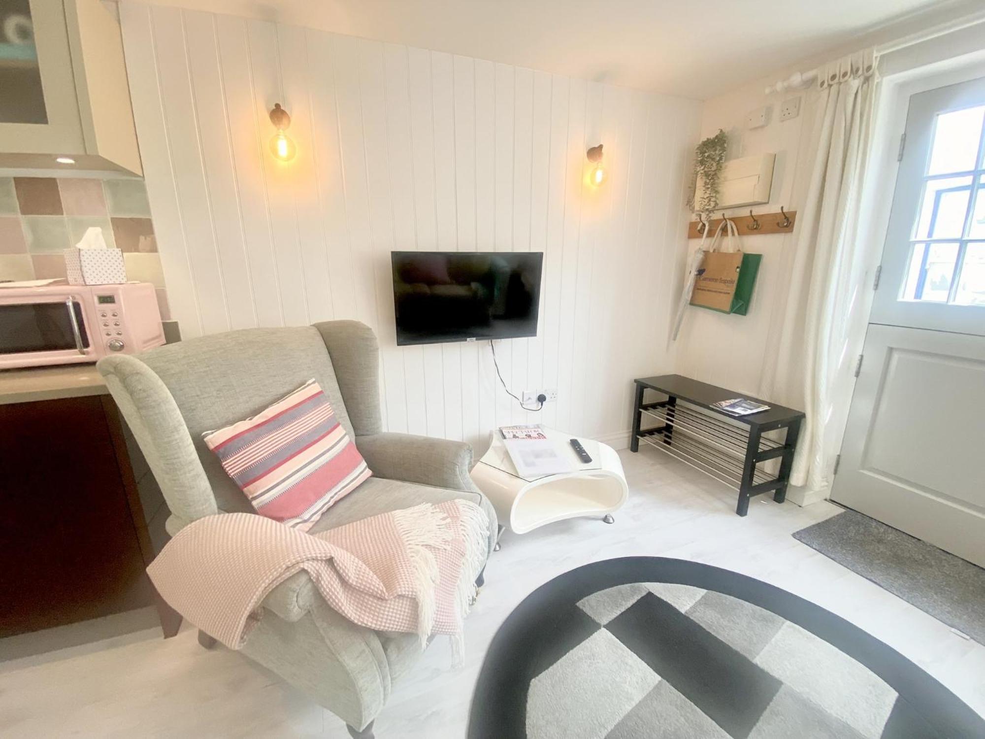 Stylish Cottage With Quay And River View Lymington Exterior photo